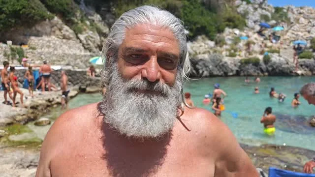Oggi abbiamo incontrato l'attore Salentino Salvatore Bisanti, abbiamo conversato con lui mentre era in vacanza alla Cala