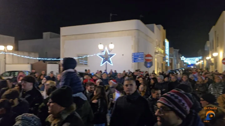 Atmosfere natalizie a Botrugno: un percorso tra gli alberi di Natale e le specialità locali