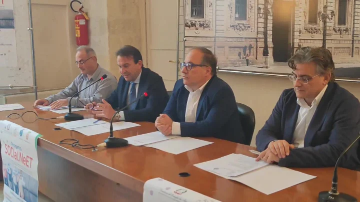È stato presentato oggi, giovedì 7 dicembre, presso la sala stampa della Provincia di Lecce, il progetto SOCIal.NeET, pr
