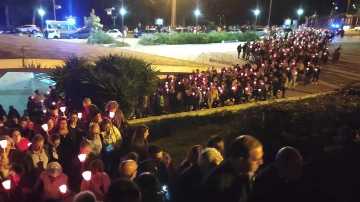 Alcuni momenti della fiaccolata per la Pace organizzata da Padre Francesco Neri (Arcivescovo di Otranto) e da tanti fede