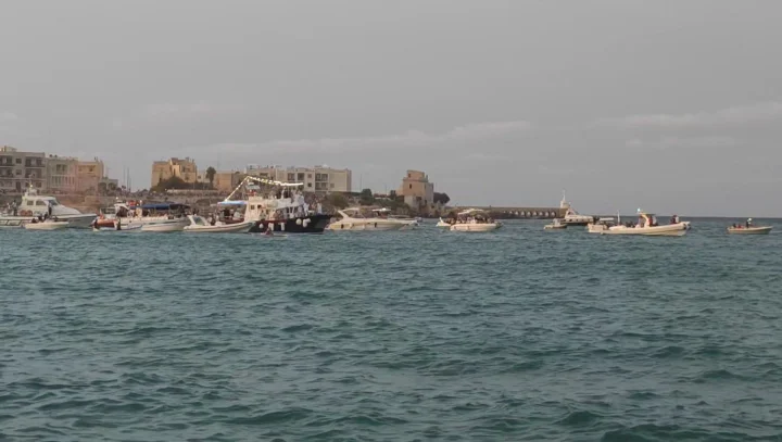 La processione in mare della Madonna dell'Altomare