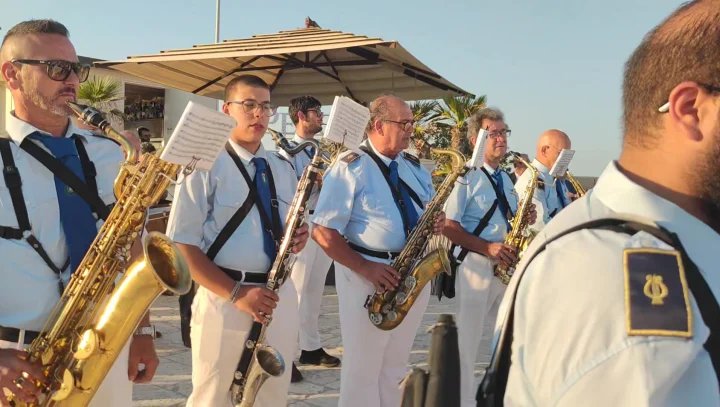 La banda suona sul Molo Santi Martiri di Otranto