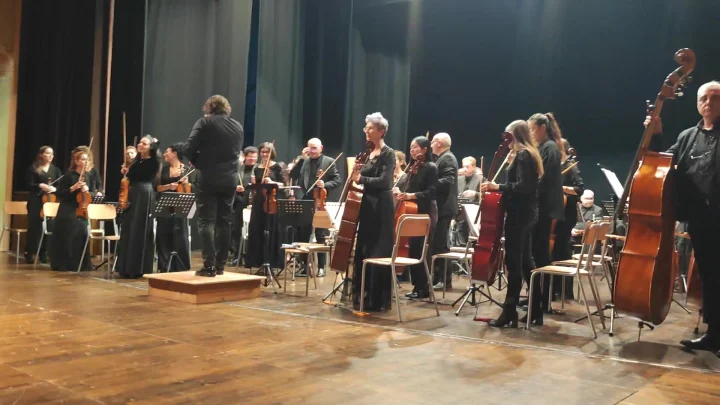 Al teatro Apollo di Lecce con i Lions Club Messapia "Concerto di Natale"