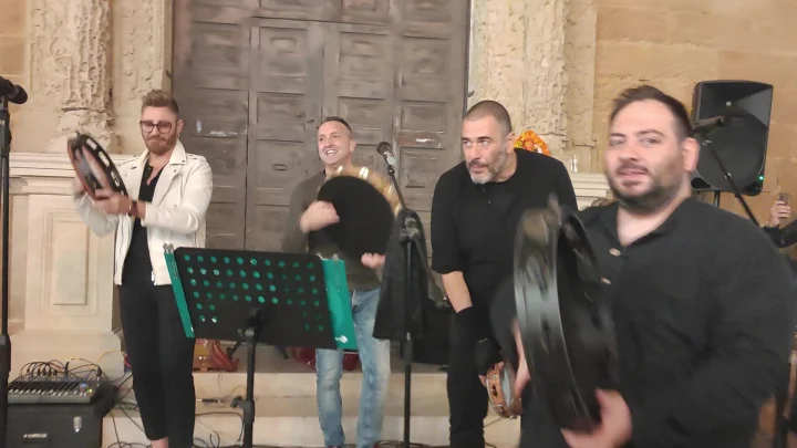 Artisti di strada a Leverano per Novello in Festa