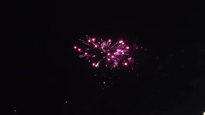 La prima parte dei fuochi d'artificio in onore della Madonna dell'Altomare di Otranto.