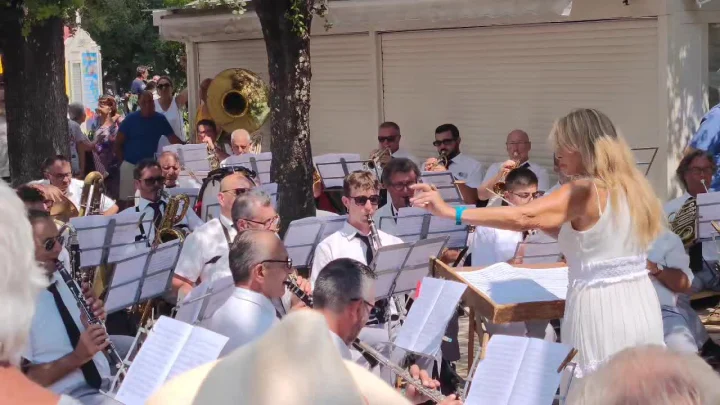 Bellissimo il matinée bandistico che questa mattina ha visto la Banda di Conversano esibirsi nella villa comunale di Otr