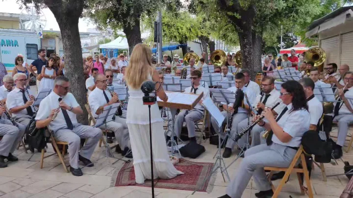 Bellissimo il matinée bandistico che questa mattina ha visto la Banda di Conversano esibirsi nella villa comunale di Otr