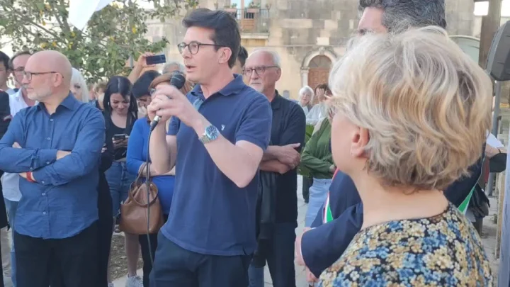 L'intervento di Giovanni Muciaccia durante l'Inaugurazione della Mostra Fotografica "Casamassella POP", visitabile a Cas