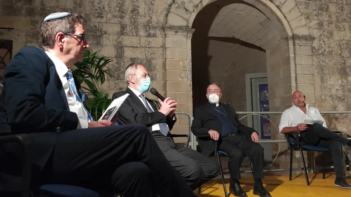 Presentazione del libro "Il bambino nascosto a Roma" a cura di Donato Maglio e conferimento della cittadinanza onoraria