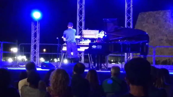 Tappa a Otranto per il tour italiano di Davide «Boosta» Dileo, il tastierista dei Subsonica che quest'estate ha toccato